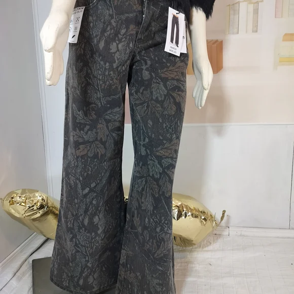 Women's Pants - Picture 3 of 5